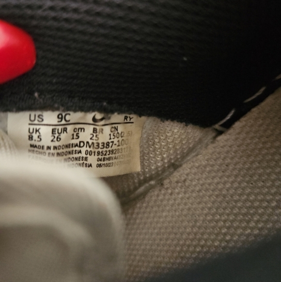 NikeForce 1 LV8 TD 'Metallic Swoosh Pack - White'Favorite - Picture 10 of 11